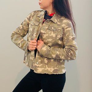 BACCINI- Light Weight Button Up Camo Print Jacket